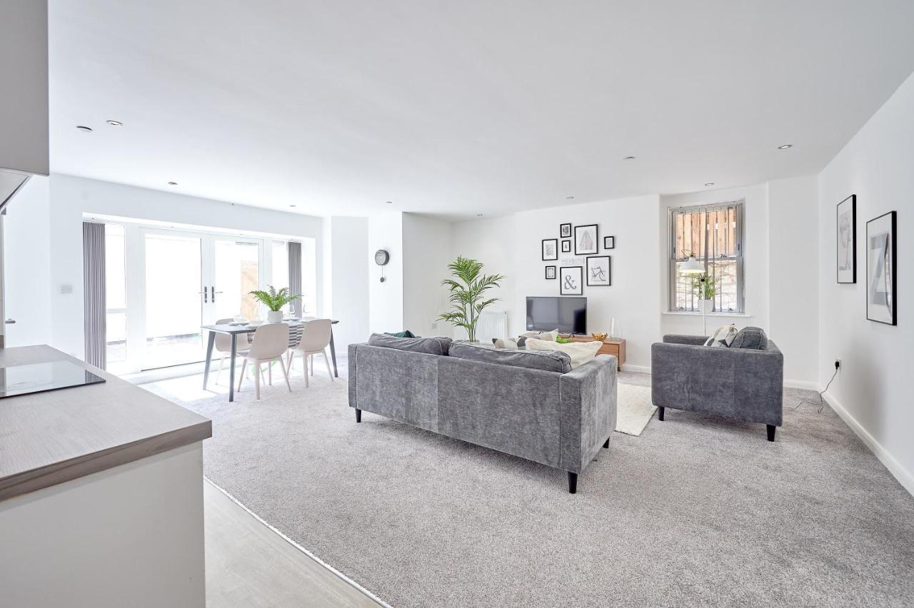 Modern 2 Bedroom Apartment In Preston プレストン エクステリア 写真
