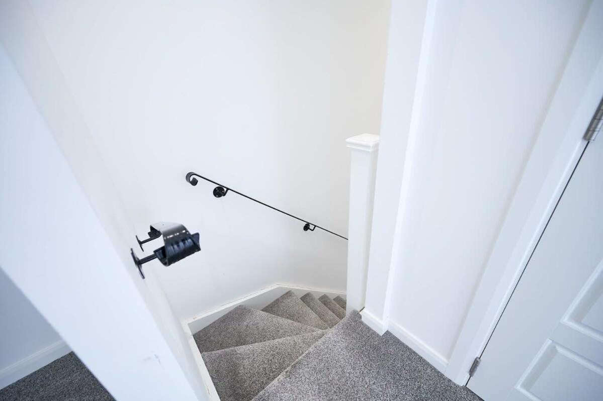 Modern 2 Bedroom Apartment In Preston プレストン エクステリア 写真