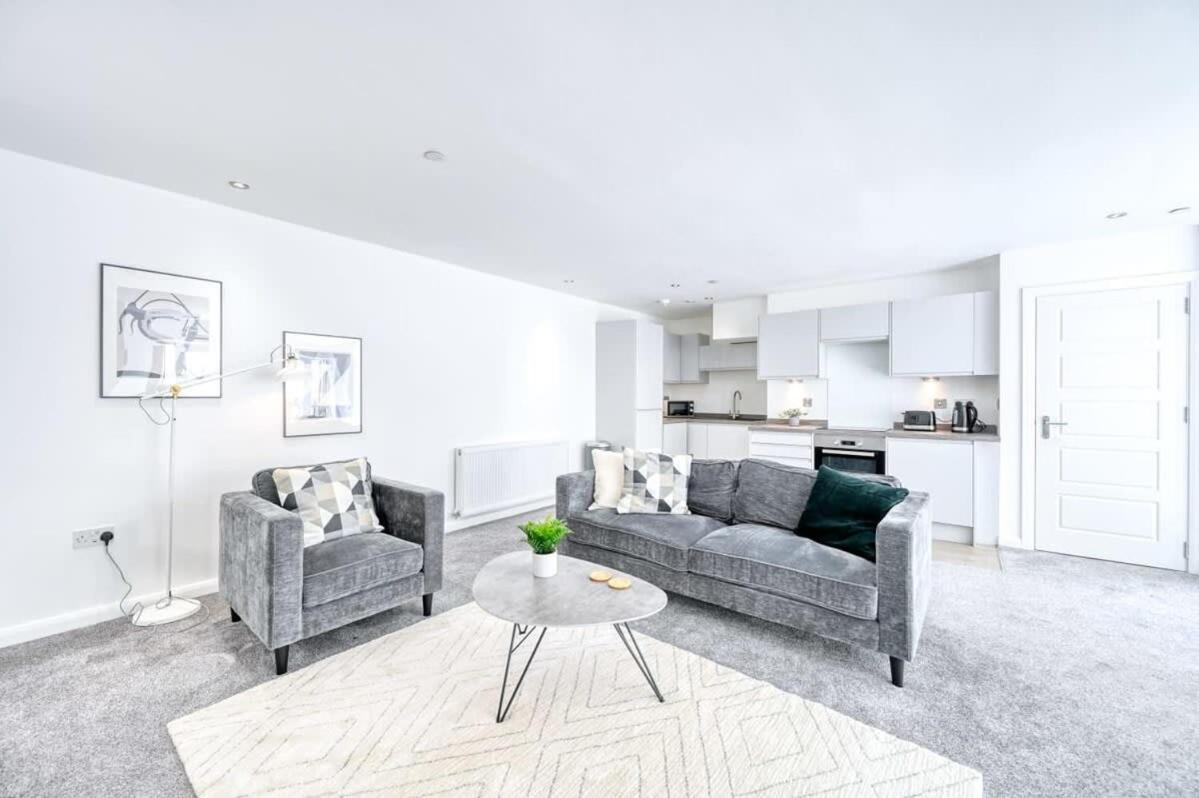 Modern 2 Bedroom Apartment In Preston プレストン エクステリア 写真