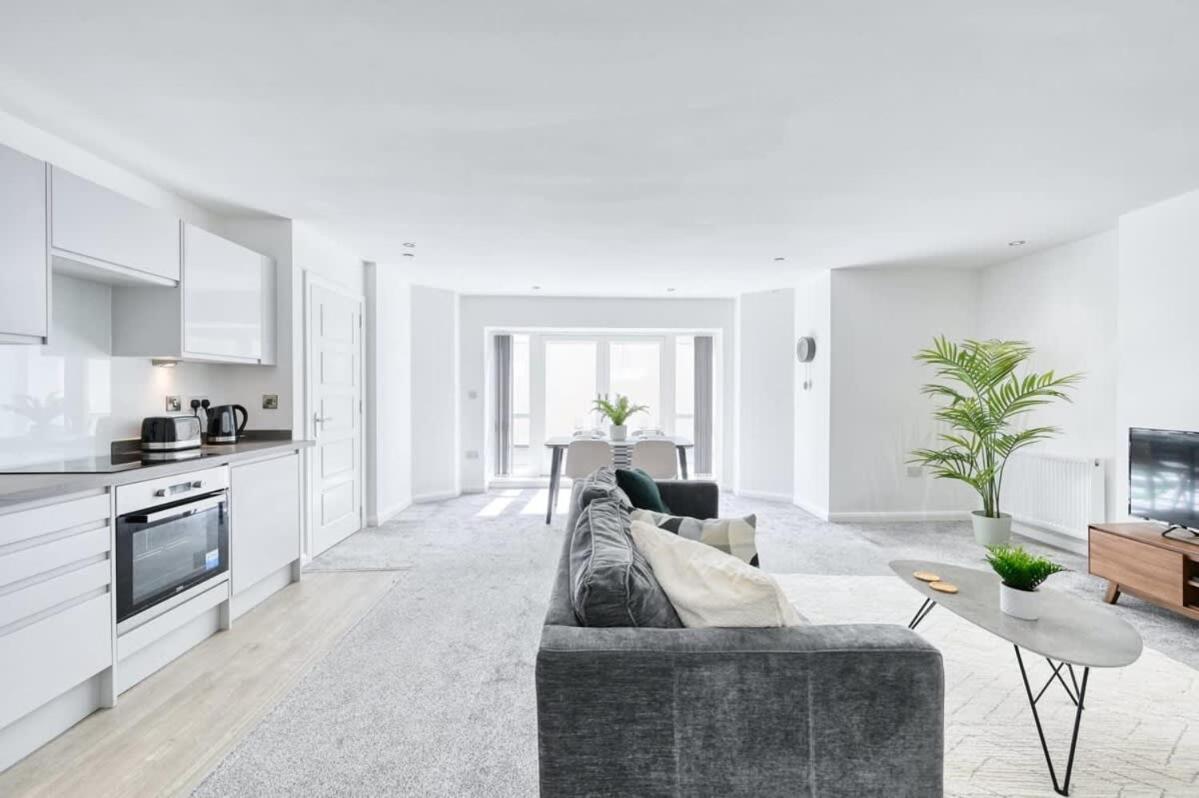 Modern 2 Bedroom Apartment In Preston プレストン エクステリア 写真